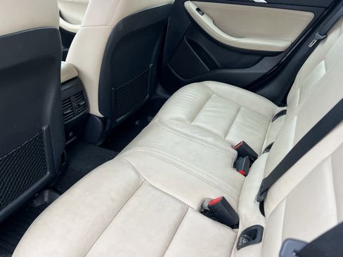 Used 2017 INFINITI QX30 Premium w/ Navigation Package image 5