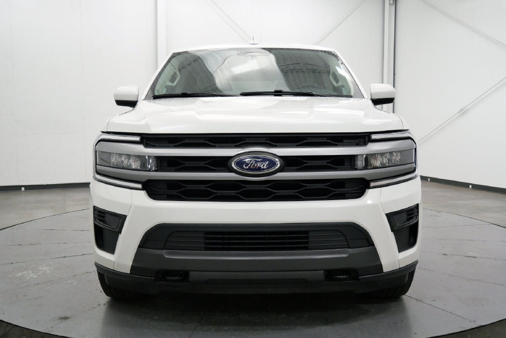 Used 2022 Ford Expedition XLT AWD/4WD image 3