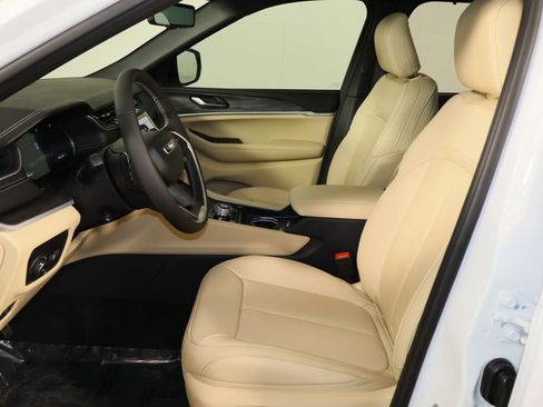 New 2025 Jeep Grand Cherokee L Limited image 15