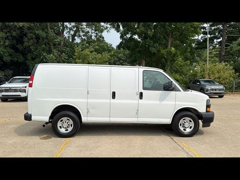 Used 2021 Chevrolet Express 2500 w/ Driver Convenience Package RWD image 6