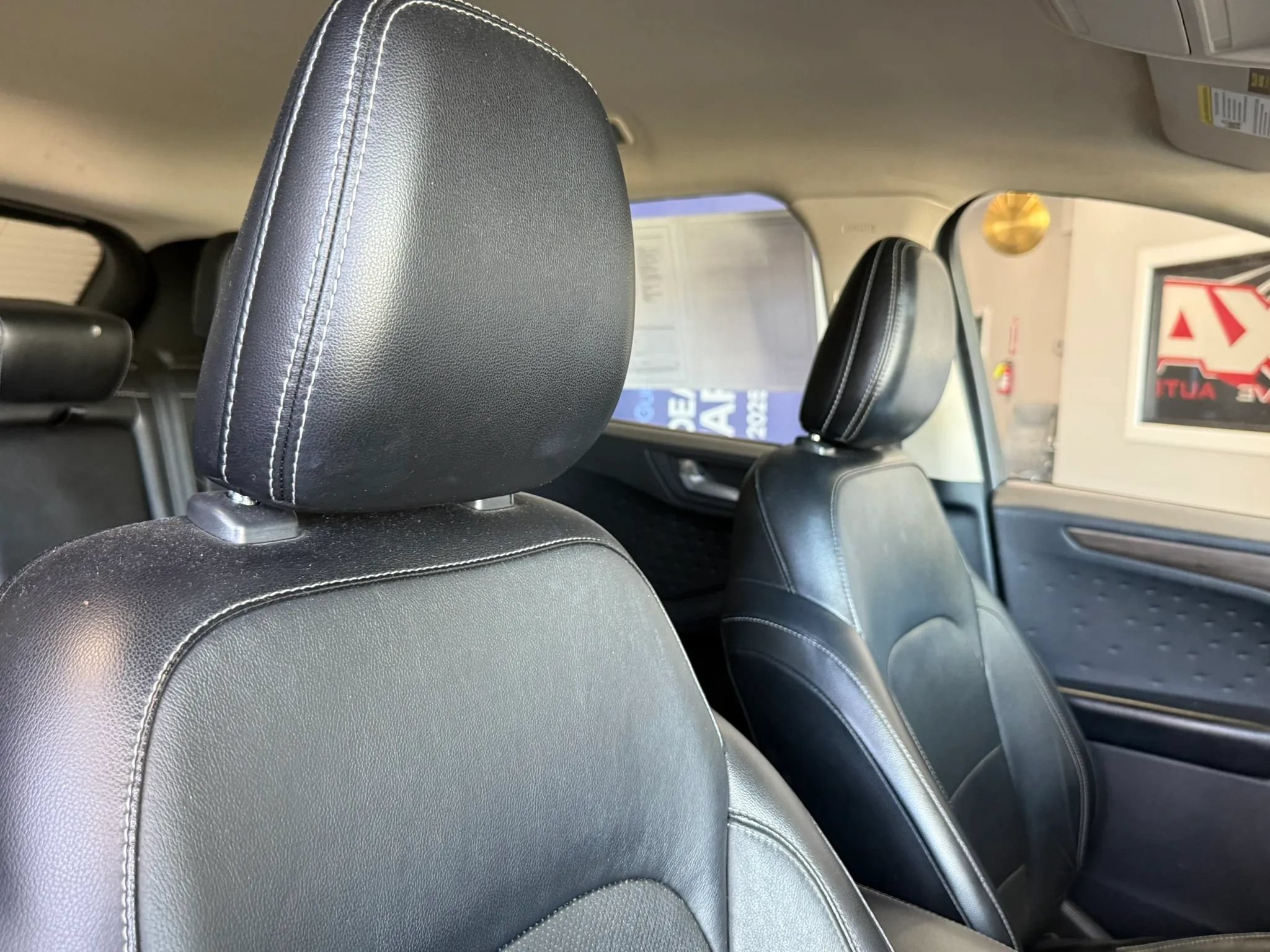 Used 2020 Ford Escape Titanium AWD/4WD image 27