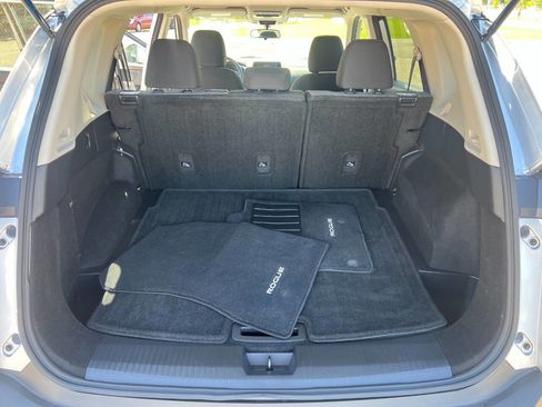 Used 2022 Nissan Rogue SV image 12