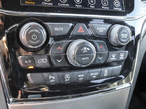 Used 2021 Jeep Grand Cherokee Laredo X AWD/4WD image 36