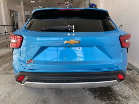 Used 2025 Chevrolet Trax LT w/ LT Convenience Package image 6