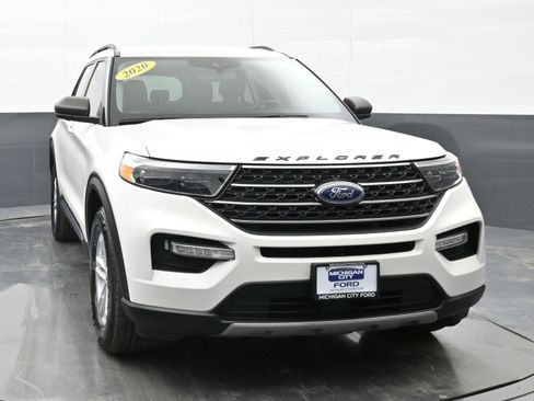 Used 2020 Ford Explorer XLT w/ Equipment Group 202A image 2