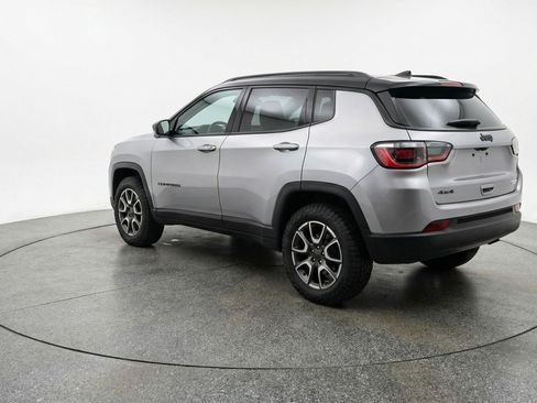 Used 2025 Jeep Compass Trailhawk image 6