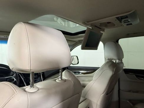 Used 2018 Cadillac Escalade Luxury AWD/4WD image 26