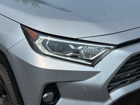 Used 2019 Toyota RAV4 XSE AWD/4WD image 12