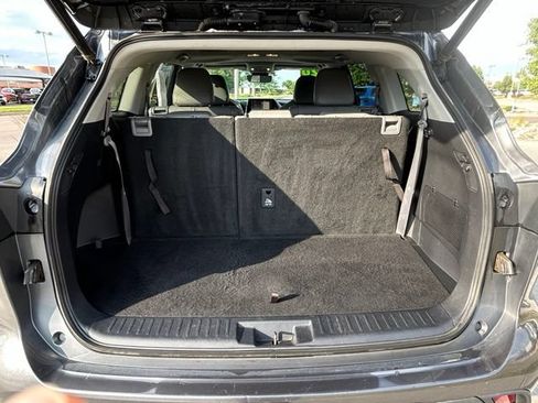 Used 2020 Toyota Highlander XLE AWD/4WD image 28