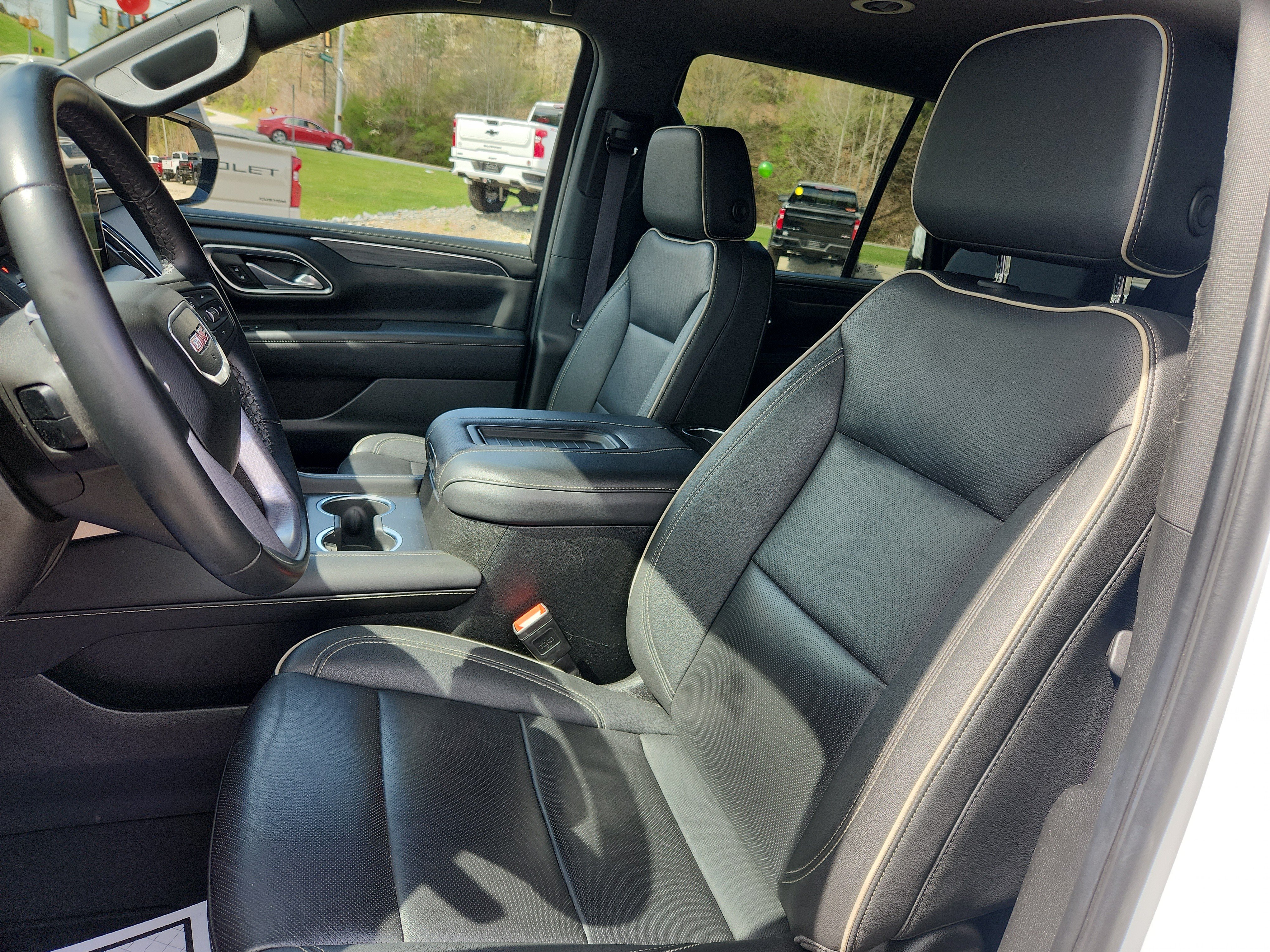 Used 2024 GMC Yukon SLT AWD/4WD image 14