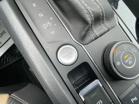 Used 2023 Volkswagen Atlas Cross Sport SE image 29