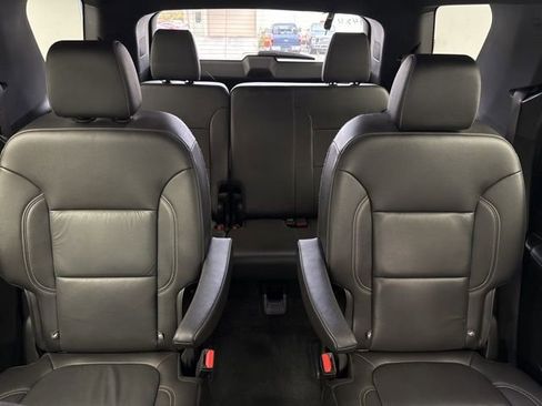 Used 2022 Chevrolet Traverse LT image 18