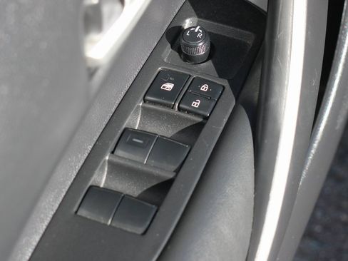 Used 2022 Toyota Corolla SE image 15