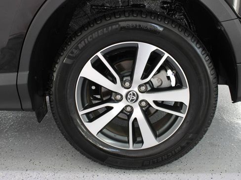 Used 2017 Toyota RAV4 XLE FWD image 82