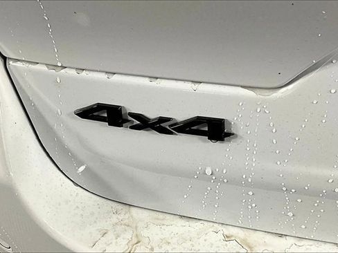 New 2025 Jeep Grand Cherokee Altitude image 9