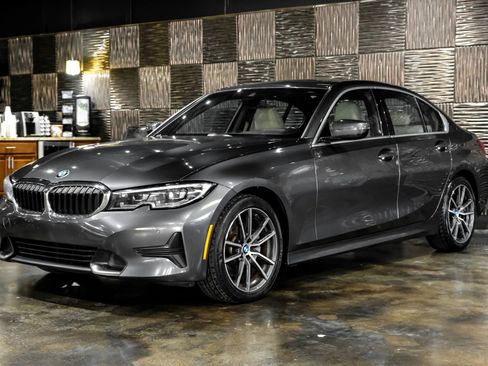 Used 2020 BMW 330i Sedan w/ Convenience Package image 9