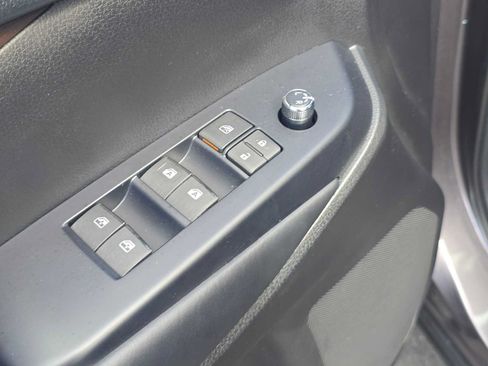 Used 2019 Toyota Highlander XLE AWD/4WD image 21