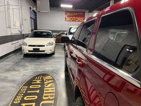 Used 2010 Jeep Grand Cherokee SRT8 w/ SRT Option Group I image 16