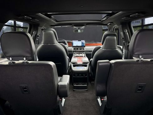 Used 2024 Lincoln Navigator Reserve AWD/4WD image 11
