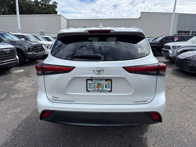 Used 2023 Toyota Highlander Limited FWD image 6