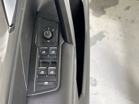 Used 2022 Volkswagen Tiguan SE image 17