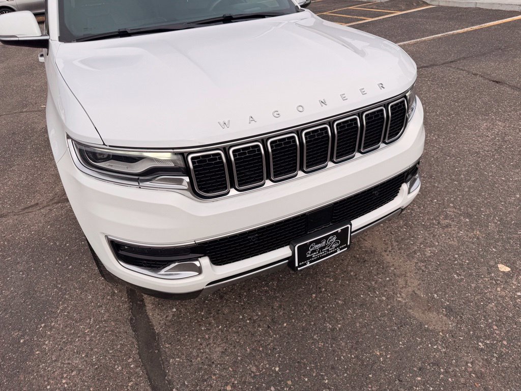 Used 2022 Jeep Wagoneer Series III w/ Premium Group I AWD/4WD image 13