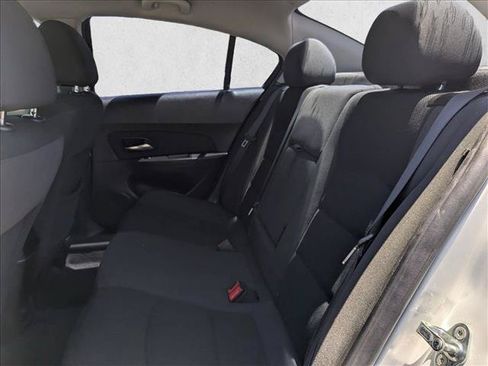 Used 2016 Chevrolet Cruze LT w/ Technology Package FWD image 18