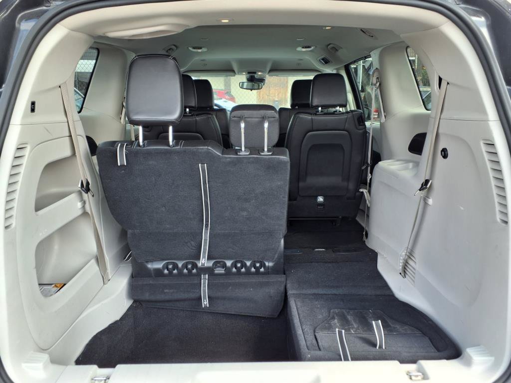 Used 2023 Chrysler Pacifica Touring-L FWD image 13