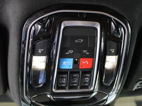 Used 2022 Jeep Grand Wagoneer Series III w/ HD Trailer Tow Package image 28