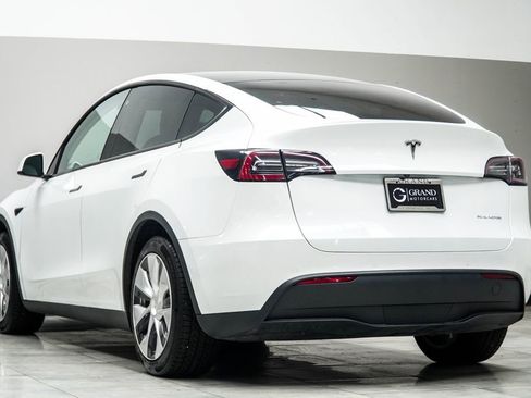 Used 2020 Tesla Model Y Long Range AWD/4WD image 10