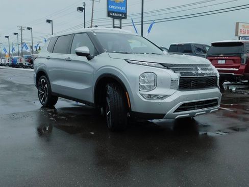 Used 2024 Mitsubishi Outlander SE image 4