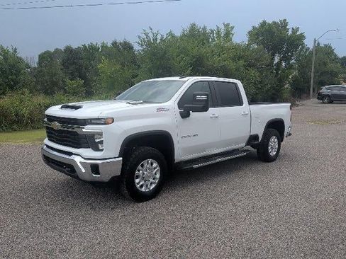 Used 2025 Chevrolet Silverado 2500 LT AWD/4WD image 1