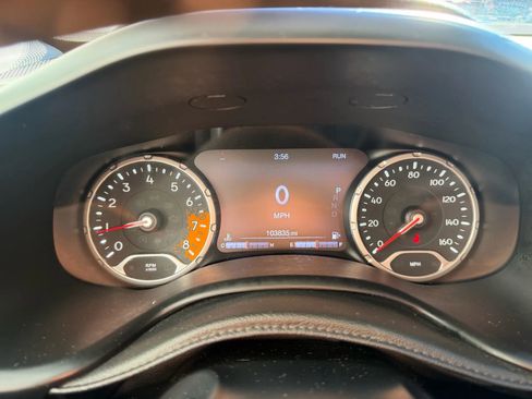 Used 2016 Jeep Renegade Limited image 10