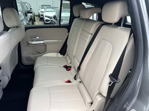 Used 2025 Mercedes-Benz GLB 250 image 5