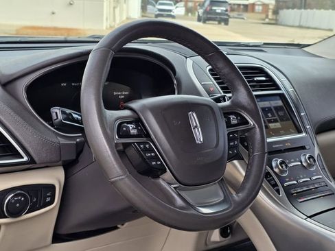 Used 2019 Lincoln Nautilus FWD image 23