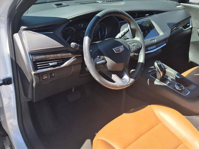 Used 2021 Cadillac XT4 Premium Luxury FWD image 9