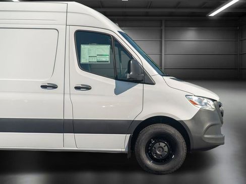 Used 2024 Mercedes-Benz Sprinter 144 Cargo image 11