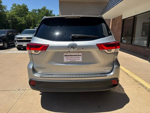 Used 2019 Toyota Highlander XLE AWD/4WD image 37