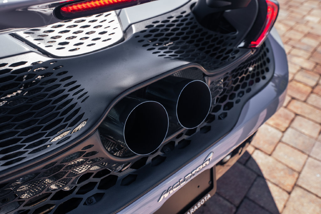 Used 2024 McLaren 750S RWD image 32