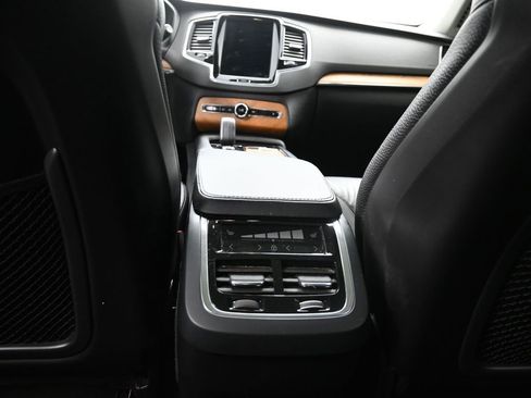 Used 2023 Volvo XC90 B6 Plus image 14