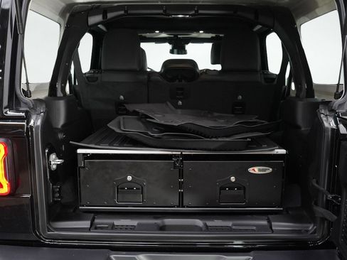 Used 2024 Jeep Wrangler Sahara image 15