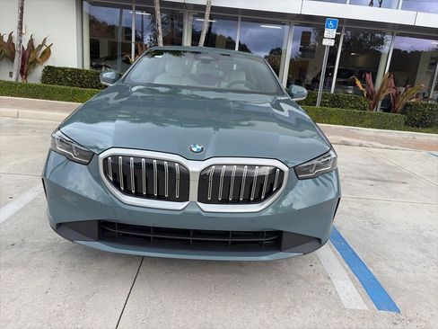 Certified 2025 BMW 530i w/ Premium Package image 2