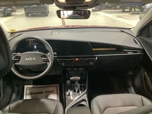 Used 2025 Kia Niro EX image 22