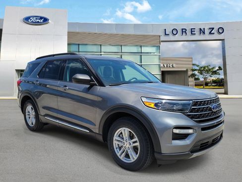 Used 2023 Ford Explorer XLT w/ Equipment Group 202A RWD image 3