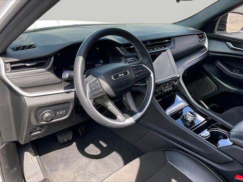 Certified 2023 Jeep Grand Cherokee Altitude image 20