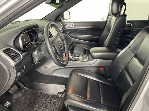 Used 2019 Jeep Grand Cherokee Limited AWD/4WD image 2