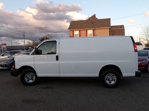 Used 2015 Chevrolet Express 2500 image 3