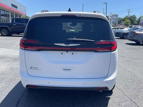Used 2026 Chrysler Pacifica Pinnacle FWD image 5