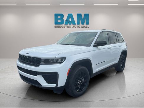 New 2026 Jeep Grand Cherokee Altitude image 3