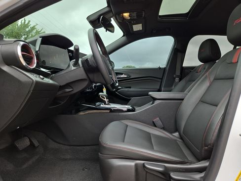 Used 2025 Chevrolet Trax RS w/ Sunroof Package FWD image 16